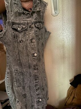 Acid-Wash Sleeveless Denim Button-Up Dress